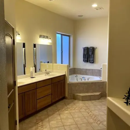 Spacious Home Page Exterior photo